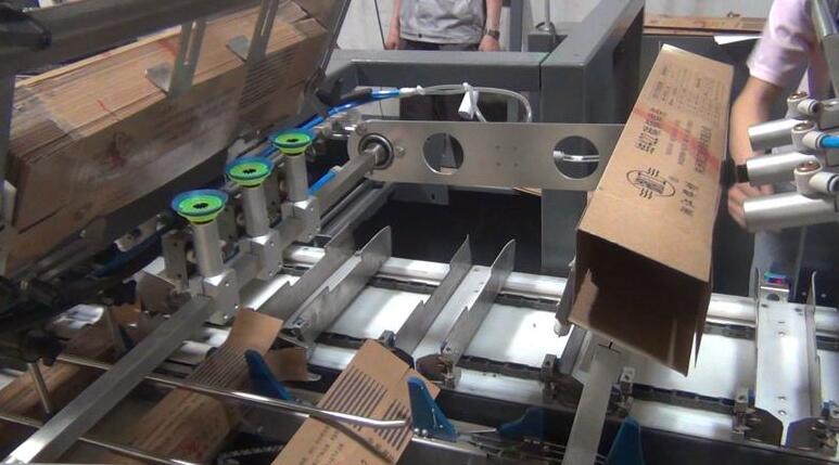 臥式裝盒機(jī)